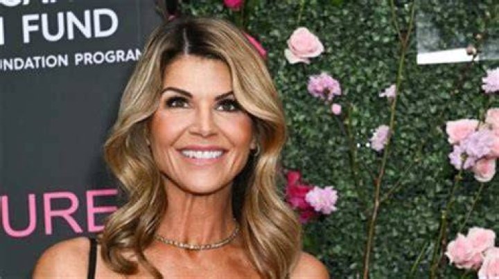 
Dana Hasson Height, Weight, Net Worth, Age, Birthday, Wikipedia, Who, Nationality, Biography 