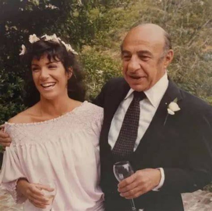 Is Hilary Farr Married? Husband Gordon Farr Son And Family – Cancer Diagnosis